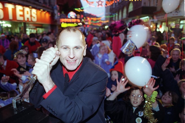 Wayne sleep switched on the lights watched by hundreds of people back in 1998