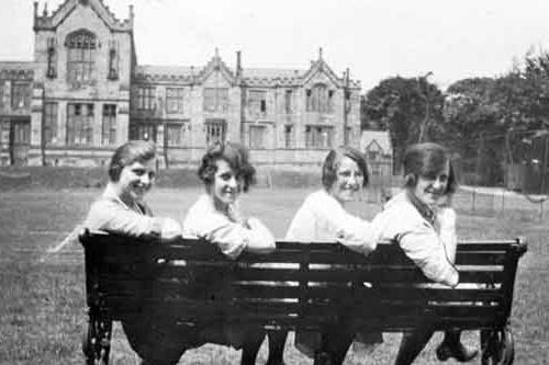 Cath Pearce and fellow students, circa 1930