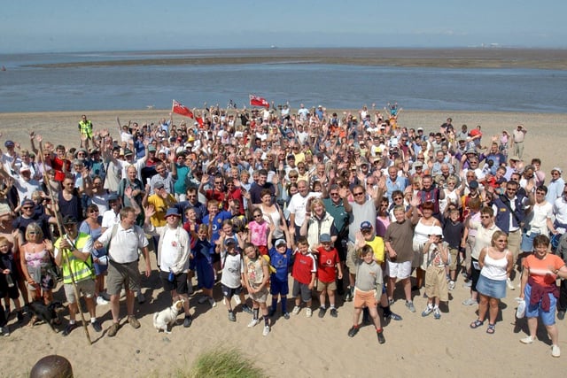 Hundreds of people ready to walk out to Wyre Light in 2003
