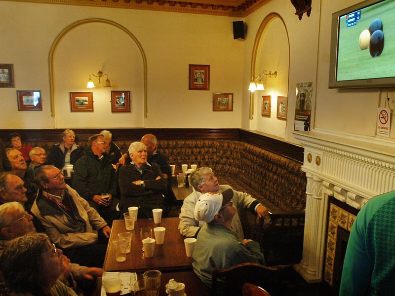 Watching the Sky coverage of crown green bowling from the warmth of the Waterloo pub
