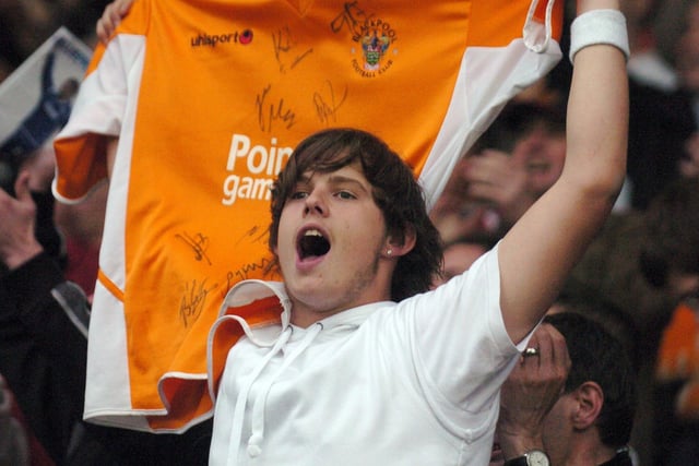 Flying a signed shirt in the 2007 semi play-off - is this you?