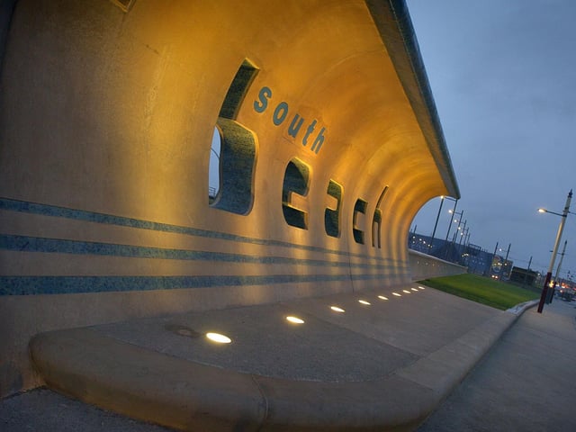 The new Southern Gateway lit up at night in 2004