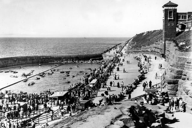 North Shore Boating Pool enjoying brisk business in this view from the 1950s