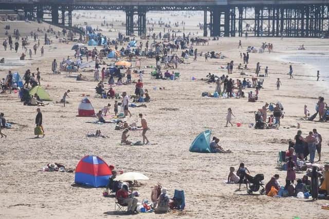 Holidaymakers enjoying the hot weather in Blackpool (Photo: Daniel Martino)