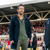 Ryan Reynolds and Rob McElhenney have been honoured by the Welsh Government, the Football Association of Wales and S4C for promoting the country and its language.