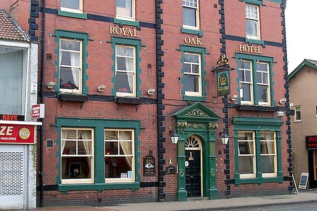 The Royal Oak, otherwise known as Dead'us - when it was painted green in 2002