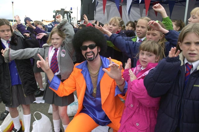 Lionel Vinyl joins in with Bispham Endowed Primary School choir on the sea front at Blackpool 2000 Festival of Music