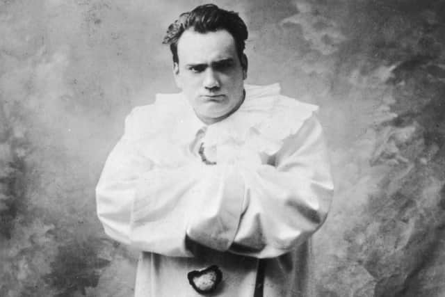 Italian tenor Enrico Caruso (1873 - 1921) dressed as a Pierrot clown in 'Pagliacci'.  (Photo by Hulton Archive/Getty Images)