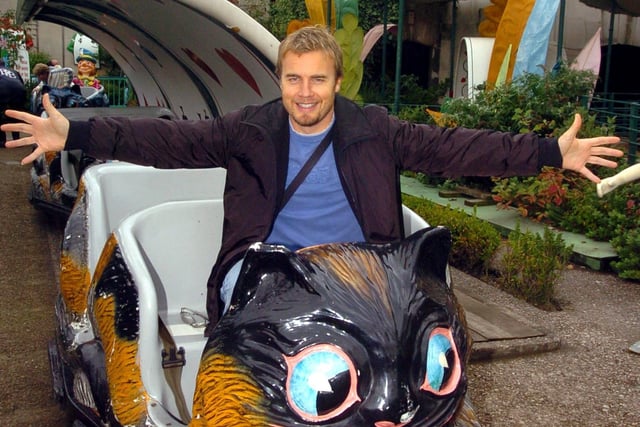Gary Barlow enjoy a day out at Blackpool Pleasure Beach with his family, 2005