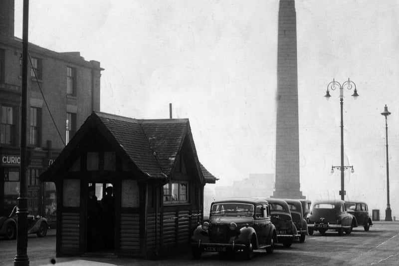 Queen Square in 1954 - cenotaph and taxi drivers shelter