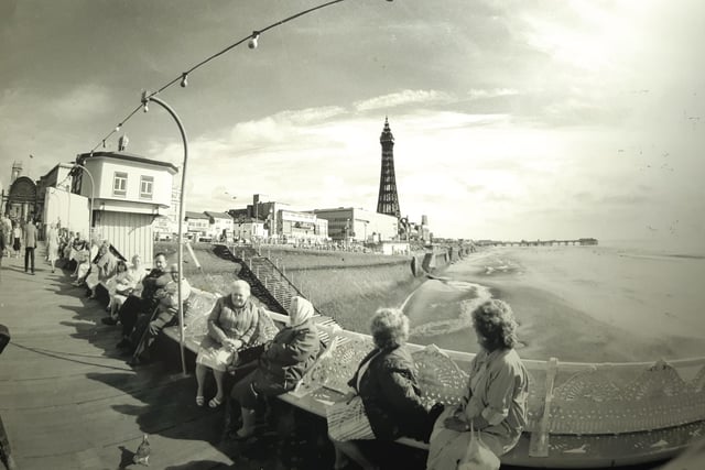 People soaking up the autumn sunshine at North Pier in September1987