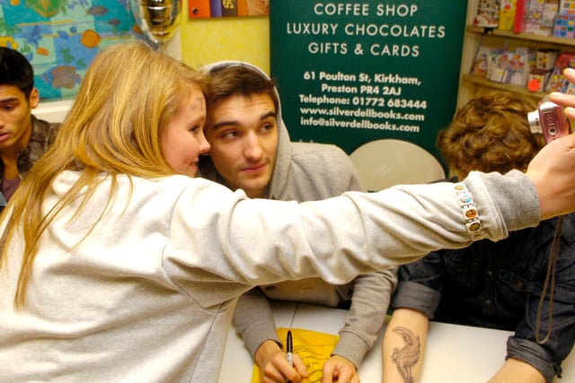 Jamie-Lee Bennison takes a selfie with Tom Parker at the book signing event in Kirkham, 2010