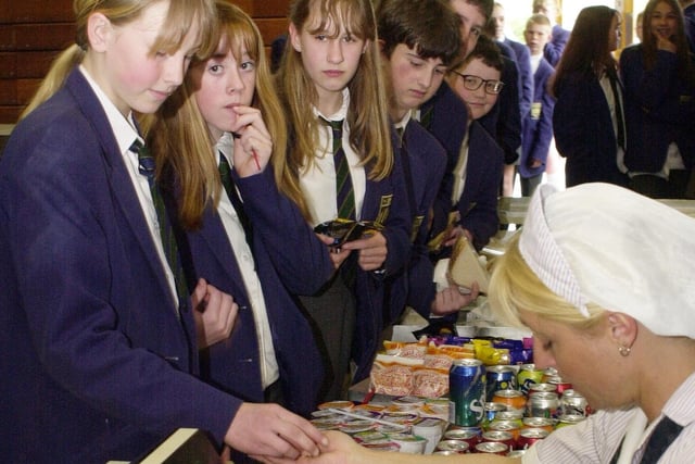 21 scenes which capture all the memories of school dinners in Blackpool ...