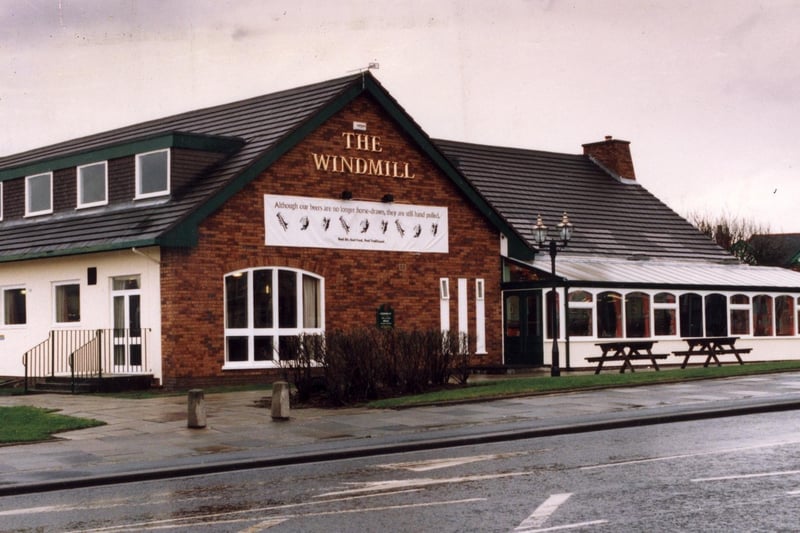 Windmill Hotel in Layton