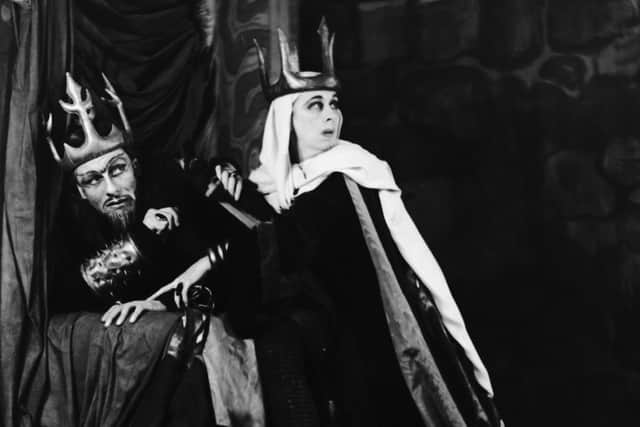 John Gielgud as Macbeth, and Gwen Ffrangcon-Davies as Lady Macbeth in a production of 'Macbeth' at the Piccadilly Theatre, London, 1942. (Photo by Gordon Anthony/Hulton Archive/Getty Images)
