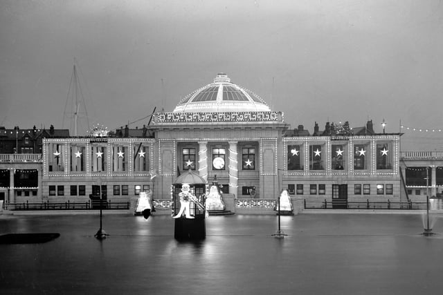 Illuminations at the baths in the 1930s
