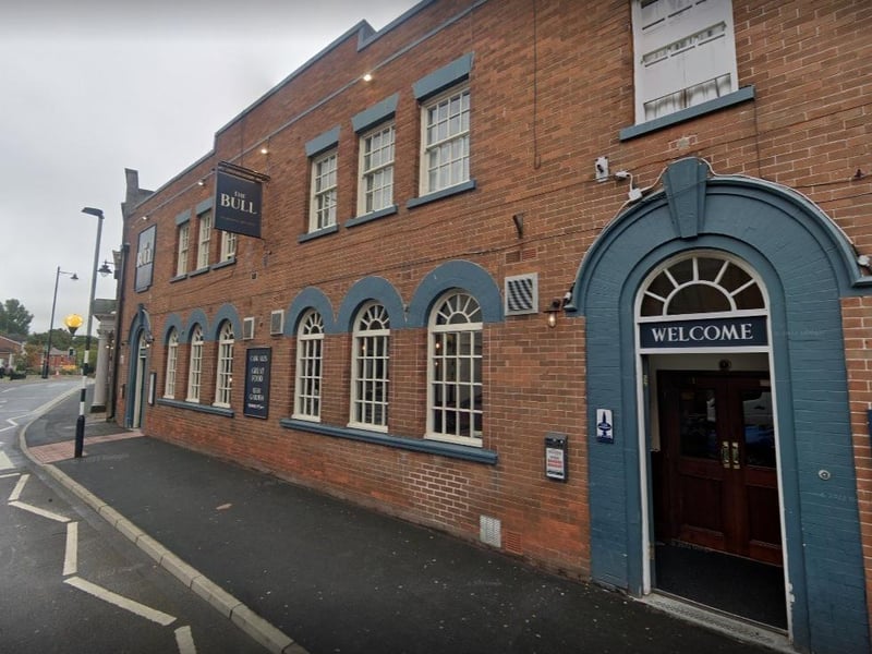 The Bull on Blackpool Old Road, Poulton-le-Fylde, has a rating of 4.2 out of 5 from 682 Google reviews. One customer said: "Lovely place, staff great, lovely beer garden"