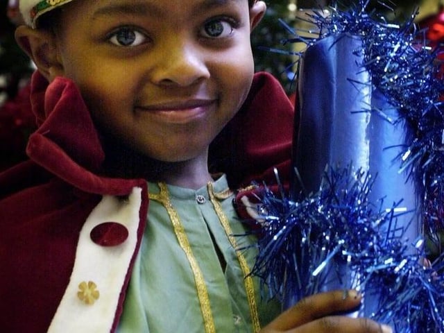 Marton Primary Infant nativity, 2000. Zenda Stemp playing one of the three wise men