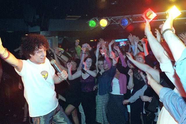 Leo Sayer live at Brannigans in 1999