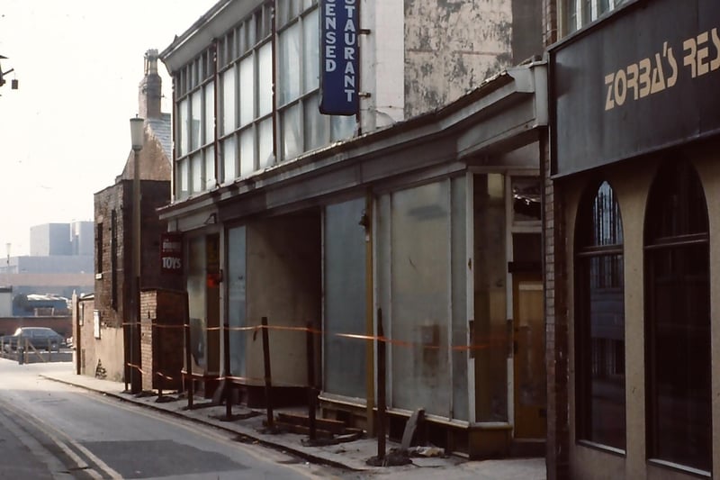 The Herbert Ball Collection - Temple Street in March 1977