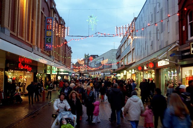 Christmas shoppers pack into Bank Hey Street in 1997