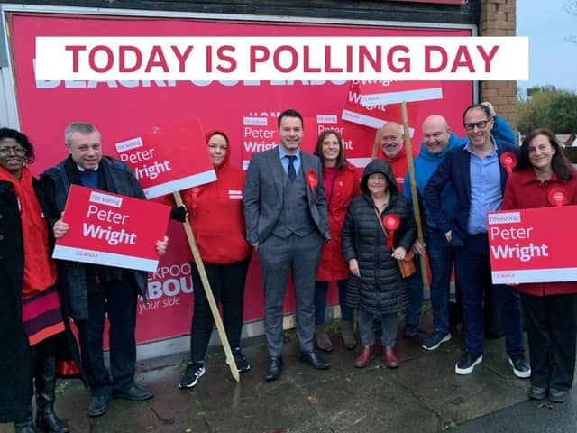 Peter Wright (centre) with Labour supporters