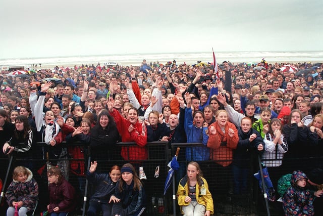 Crowds on the beach in 1998, can you spot yourself?