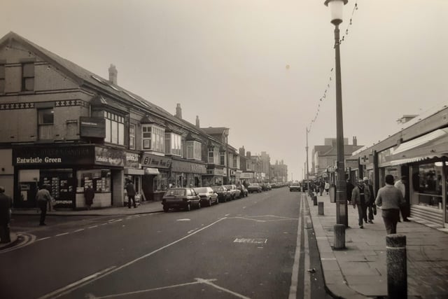 No date on this photo of Waterloo Road but it looks like late 1980s. Waterloo Road market, One Hour Films - remember having photos developed in an hour? and Entwistle Green estate agents
