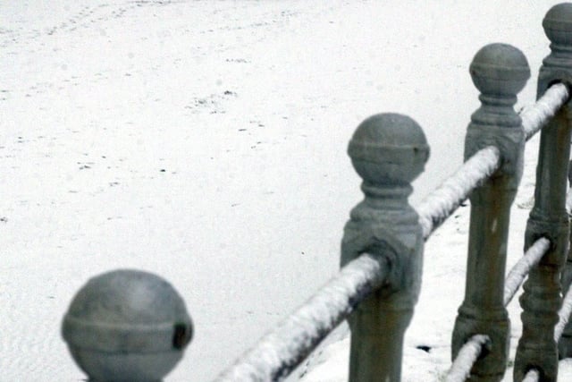 Snow falls on Blackpool Beach 27th Dec 2000