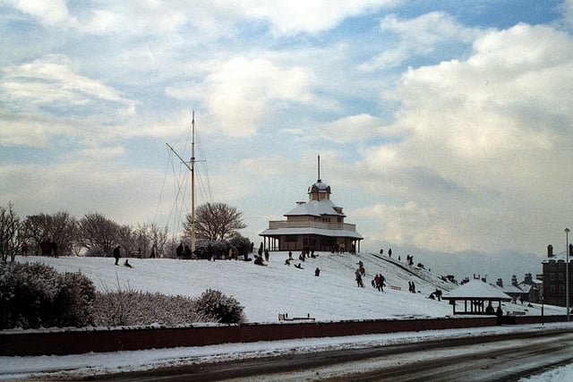 Snow fun on the Mount at Fleetwood, 2001