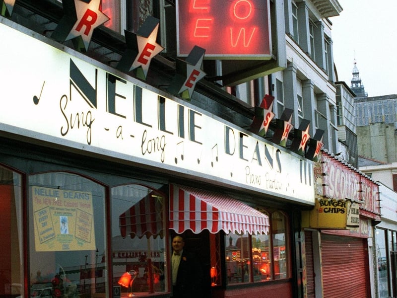 Nellie Dean's Piano Bar in 1997