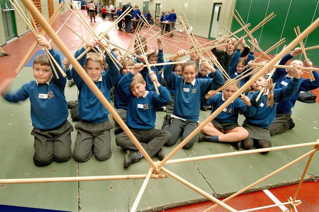 Flakefleet Primary School pupils enjoying Setpoint Lancashire Sci-Sense Roadshow at Blackpool Sports Centre in 2004