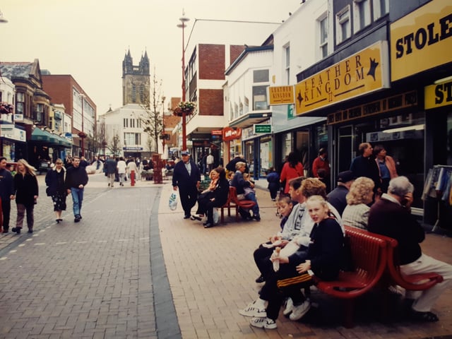 Another from Birley Street after its pedestrianisation. This could be towards the end of the 90s, possibly early 2000s. Remember Leather Kingdom and United Colours of Benetton on the right?