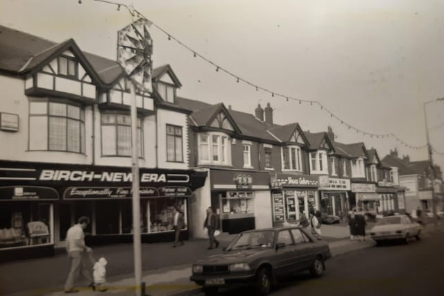 This was 1989 - Red Bank Road shops including Birch New Era furnishers, TSB and shoes galore