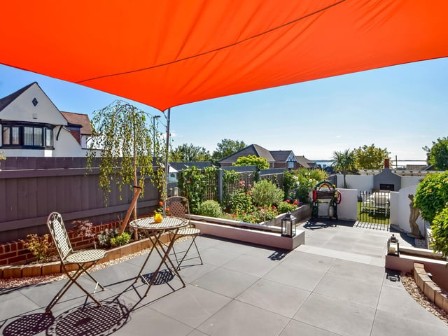 This is Rathgar. A four bedroom home in Portsdown Hill Road, Bedhampton, that is on sale for £1.19m. It is listed by Fine and Country.