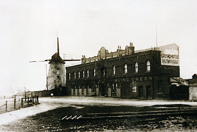 The Oxford Hotel at Oxford Square as it was in the 1890s. Damstid Cottages can be seen vaguely on the far left. The area is now occupied by Aldi