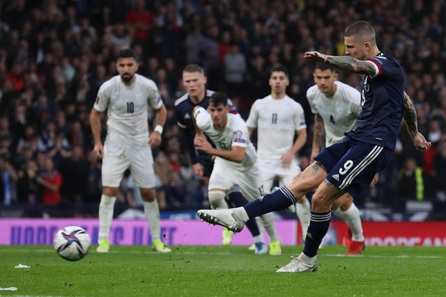 Brighton & Hove Albion and Burnley are believed to be among a number of clubs considering a late swoop for QPR striker Lyndon Dykes. The Scotland international has been in decent form for his side this season, scoring eight goals in 22 league outings. (90min)