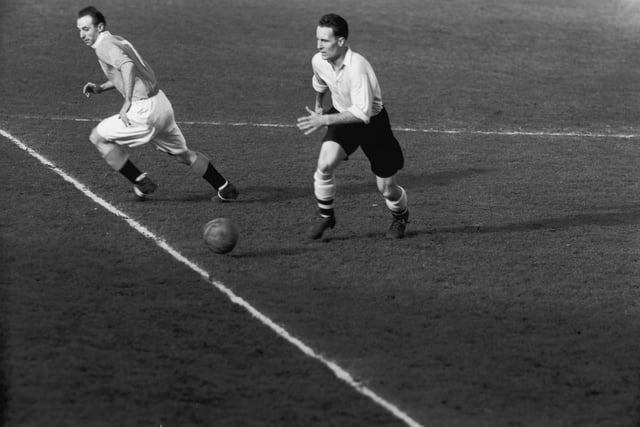 Sir Stanley Matthews in 1953 moving into position