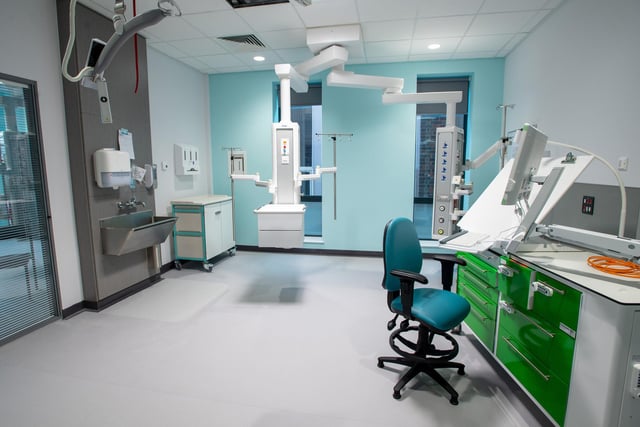 The new critical care unit will be a dedicated ward replacing the existing HDU and ICU wards, offering round the clock care for the hospital’s most vulnerable patients. Patients will be cared for in individual spaces that can sealed to prevent infection spreading, and the unit also has three specialist isolation rooms.