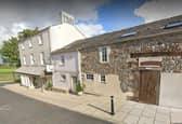 This riverside pub stands beside a small toll bridge and comes with a deli, an art gallery, a farm shop, and 5 greenhouses for all-year dining.