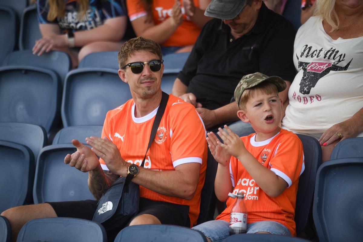Football Fix Gallery: 25 fantastic photos of Blackpool fans getting their football ...