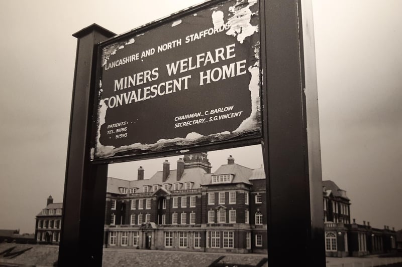 A weary sign at the front of the enormous grounds