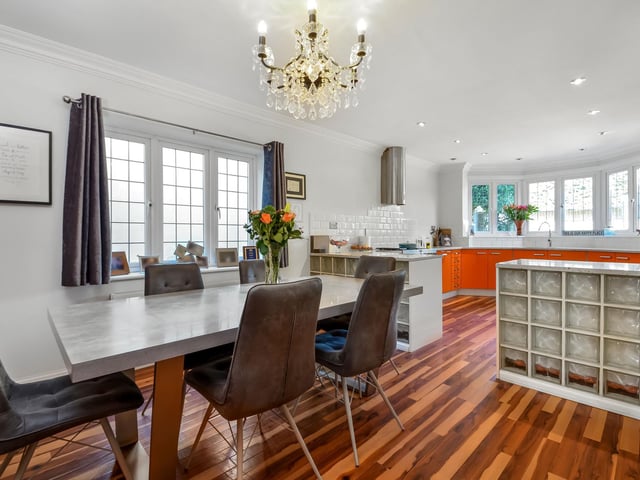 This is Rathgar. A four bedroom home in Portsdown Hill Road, Bedhampton, that is on sale for £1.19m. It is listed by Fine and Country.