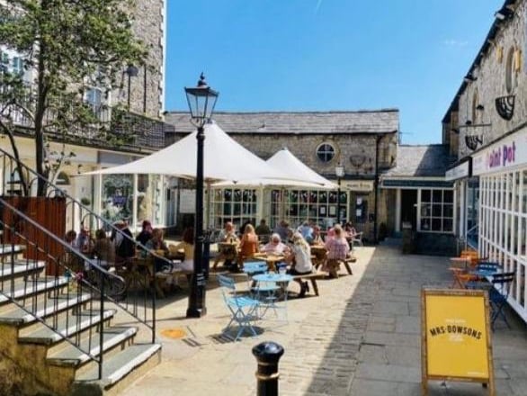 Brizola Bar & Grill on Swan Courtyard, Clitheroe, has a rating of 4.8 out of 5 from 472 reviews and has an outside dining area