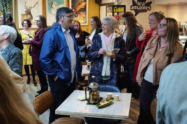 Art viewers were also treated to free wine and nibbles, and tea tasting during the busy opening night at Tea Amantes.