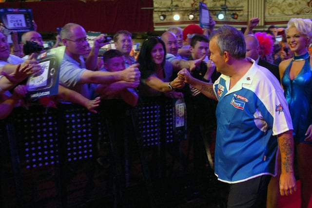 These were the scenes at the final of the World Matchplay Darts which took place at the Empress Ballroom. Phil Taylor greets his fans