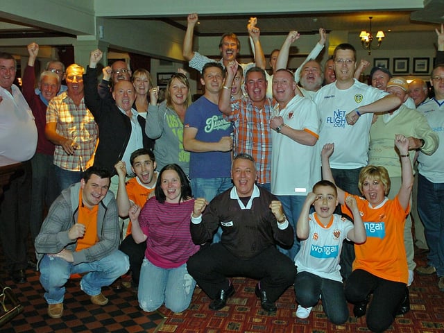 Football quiz night at The Shovels to raise money towards the Jimmy Armfield statue at Bloomfield Road. Pictured centre is pub manager Steve Norris with regulars, football fans and former players