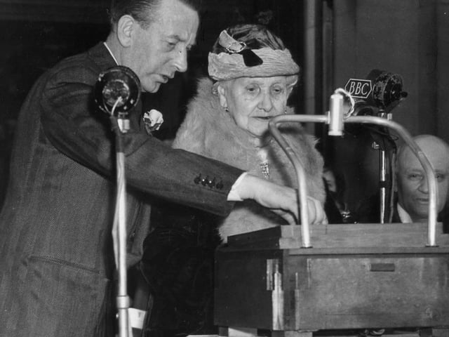 Lightsbook 1950 switch on - Wilfred Pickles