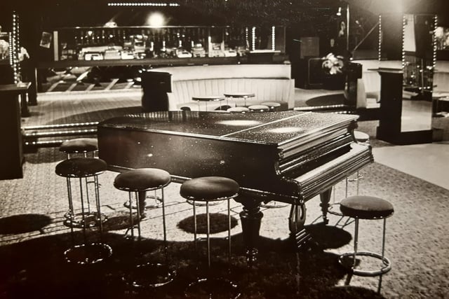 This was in 1986 when Rio's had been given a complete facelift, including a fabulous piano to add to the entertainment. Can you remember it like this?