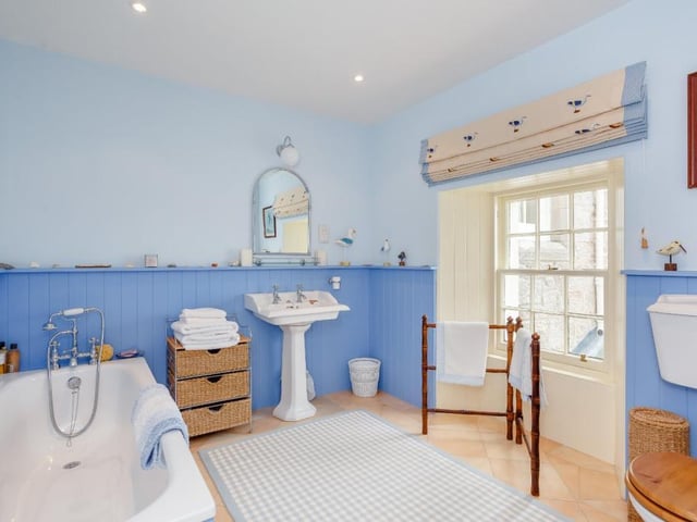 Bedroom 2 en-suite.